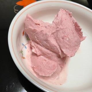 いちごのマシュマロ入りアイスクリーム